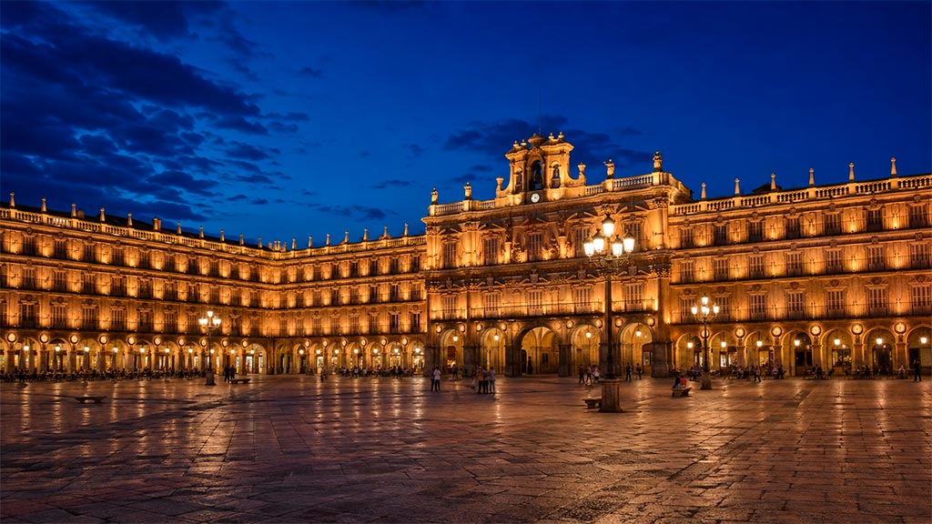 Plaza Mayor De Salamanca Iluminada Durante Una Noche De Agosto